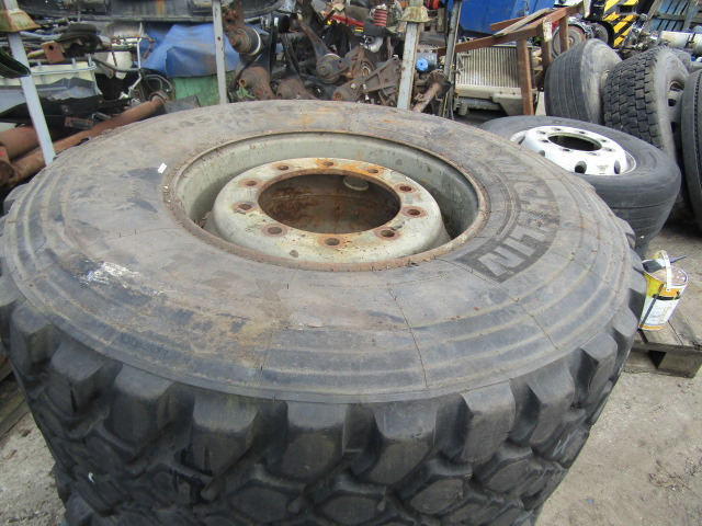 445/65/22.5 TRACK GRIP MICHELIN (2) EX SCAMMEL 6X6 COMPLETE WITH RIMS - الإطارات - شاحنة: صور 2 445/65/22.5 TRACK GRIP MICHELIN (2) EX SCAMMEL 6X6 COMPLETE WITH RIMS - الإطارات - شاحنة: صور 2