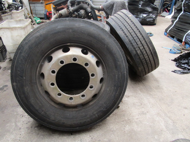 ALCOA 315/70/22.5 WHEELS AND TYRES FITTED MICHELIN FRONT STEER TYRES (2018 13/14mm TREAD, 32mm STUD HOLE) - الإطارات - شاحنة: صور 1 ALCOA 315/70/22.5 WHEELS AND TYRES FITTED MICHELIN FRONT STEER TYRES (2018 13/14mm TREAD, 32mm STUD HOLE) - الإطارات - شاحنة: صور 1