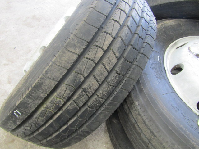 ALCOA ALLOYS (6) 19.5 8 STUD WITH 285/70/19.5 TYRES 4X REAR HANKOOK, 2X FRONT DUNLOP 2017 30mm HOLES ONLY COVERED 5000KM - الإطارات - شاحنة: صور 3 ALCOA ALLOYS (6) 19.5 8 STUD WITH 285/70/19.5 TYRES 4X REAR HANKOOK, 2X FRONT DUNLOP 2017 30mm HOLES ONLY COVERED 5000KM - الإطارات - شاحنة: صور 3