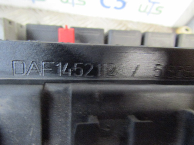 DAF CF 85 FUSE BOARD P/NO 1452112/518685102/01 - النظام الكهربائي - شاحنة: صور 3 DAF CF 85 FUSE BOARD P/NO 1452112/518685102/01 - النظام الكهربائي - شاحنة: صور 3
