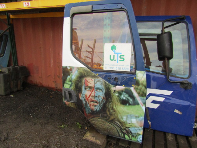 DAF LF 45/55 OFFSIDE (DRIVER) COMPLETE DOOR - الكابينة والداخلية - شاحنة: صور 2 DAF LF 45/55 OFFSIDE (DRIVER) COMPLETE DOOR - الكابينة والداخلية - شاحنة: صور 2