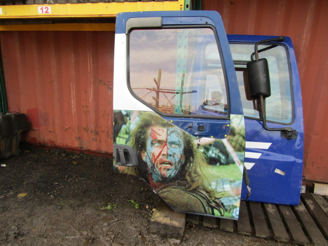 DAF LF 45/55 OFFSIDE (DRIVER) COMPLETE DOOR - الكابينة والداخلية - شاحنة: صور 1 DAF LF 45/55 OFFSIDE (DRIVER) COMPLETE DOOR - الكابينة والداخلية - شاحنة: صور 1