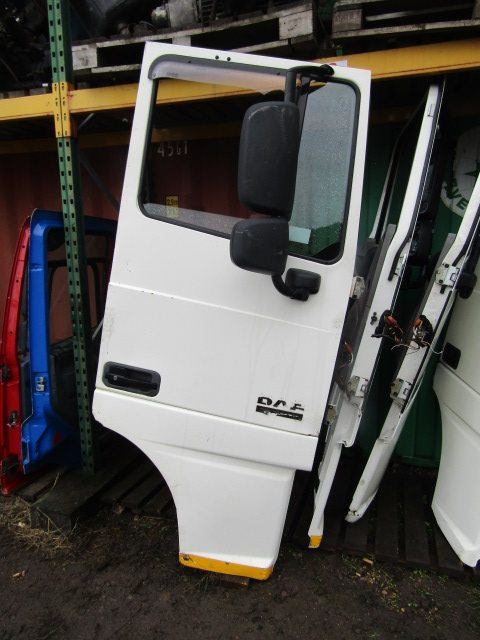 DAF XF 105 OFFSIDE (DRIVERS) COMPLETE DOOR - الكابينة والداخلية - شاحنة: صور 1 DAF XF 105 OFFSIDE (DRIVERS) COMPLETE DOOR - الكابينة والداخلية - شاحنة: صور 1