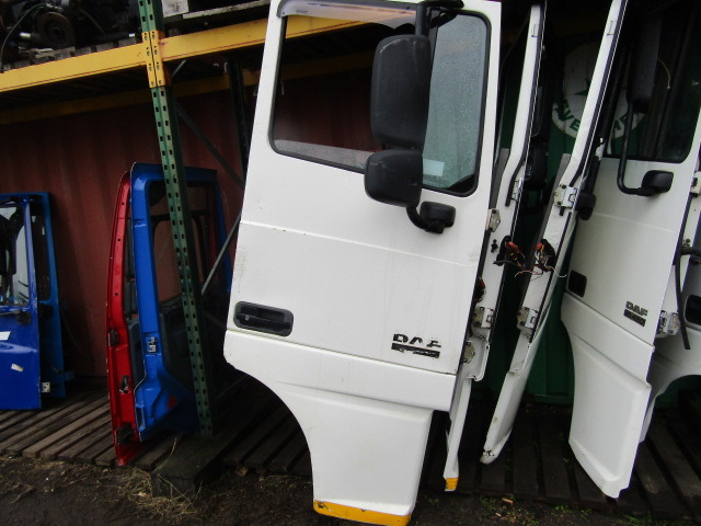 DAF XF 105 OFFSIDE (DRIVERS) COMPLETE DOOR - الكابينة والداخلية - شاحنة: صور 2 DAF XF 105 OFFSIDE (DRIVERS) COMPLETE DOOR - الكابينة والداخلية - شاحنة: صور 2