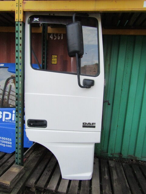 DAF XF 95 OFF/SIDE(DRIVERS) COMPLETE DOOR - الكابينة والداخلية - شاحنة: صور 3 DAF XF 95 OFF/SIDE(DRIVERS) COMPLETE DOOR - الكابينة والداخلية - شاحنة: صور 3