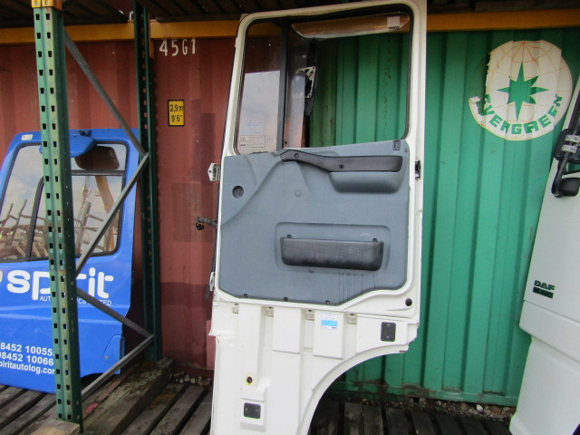 DAF XF 95 OFF/SIDE(DRIVERS) COMPLETE DOOR - الكابينة والداخلية - شاحنة: صور 2 DAF XF 95 OFF/SIDE(DRIVERS) COMPLETE DOOR - الكابينة والداخلية - شاحنة: صور 2