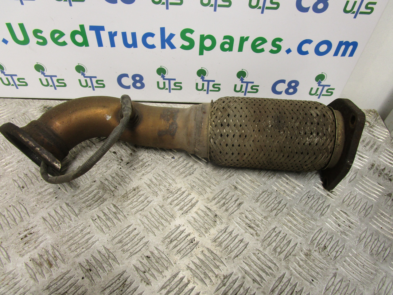 IVECO DAILY 3.0 FRONT EXHAUST PIPE & SENSOR - كاتم الصوت/ نظام العادم - شاحنة: صور 1 IVECO DAILY 3.0 FRONT EXHAUST PIPE & SENSOR - كاتم الصوت/ نظام العادم - شاحنة: صور 1