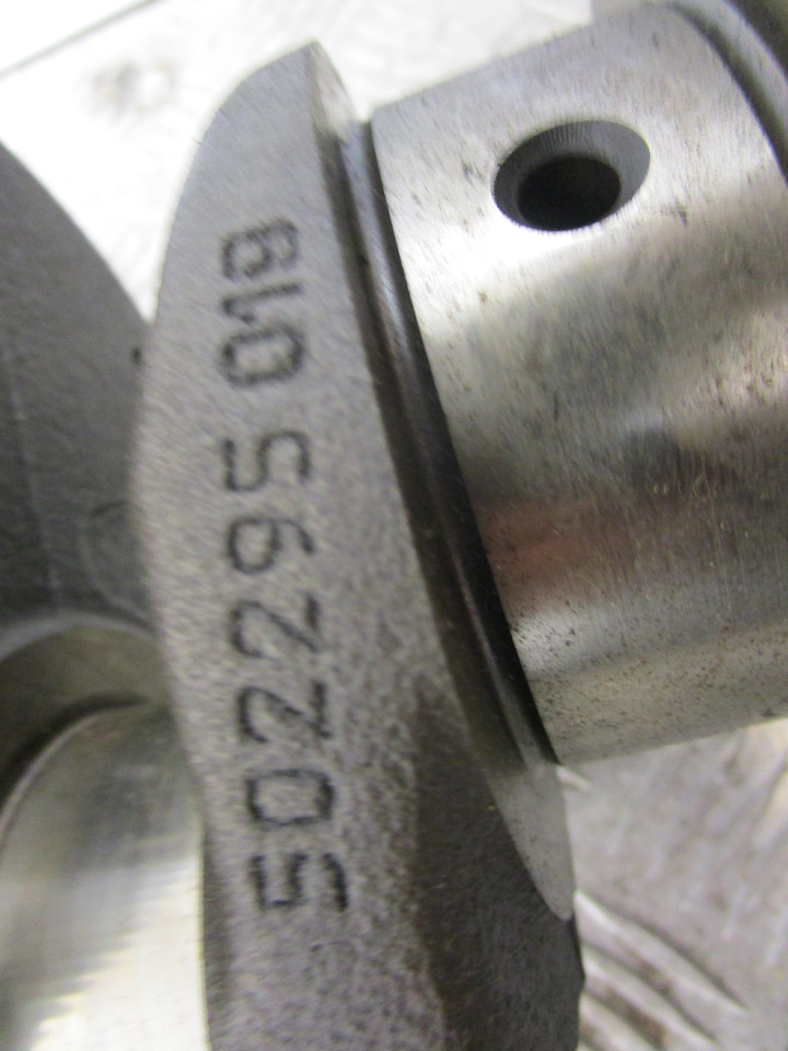 IVECO DAILY 3.0 STANDARD CRANKSHAFT P/NO 502295.019 - المحرك و قطع الغيار - شاحنة: صور 2 IVECO DAILY 3.0 STANDARD CRANKSHAFT P/NO 502295.019 - المحرك و قطع الغيار - شاحنة: صور 2