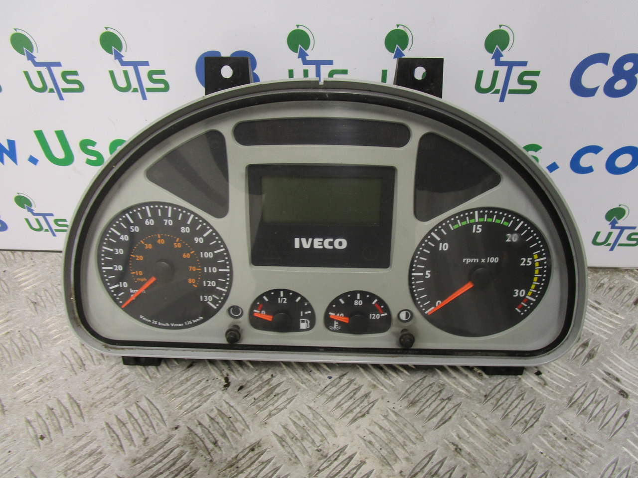 IVECO TECTOR CLOCK CLUSTER P/NO 504025357 - النظام الكهربائي - شاحنة: صور 1 IVECO TECTOR CLOCK CLUSTER P/NO 504025357 - النظام الكهربائي - شاحنة: صور 1