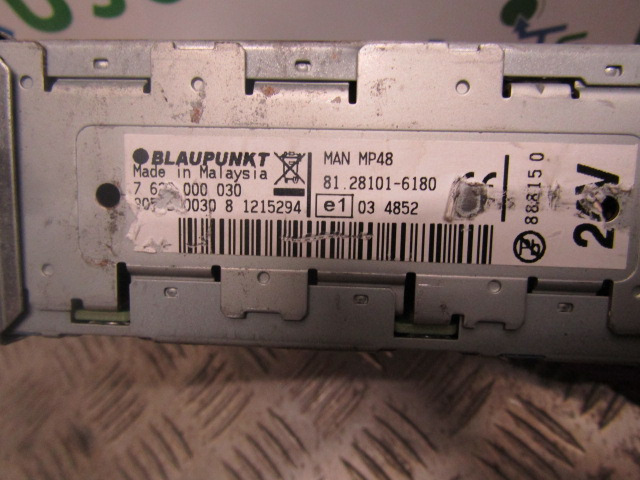 MAN ‘BLAUPUNKT’ CD/RADIO 81.28101.6180 - الكابينة والداخلية - شاحنة: صور 2 MAN ‘BLAUPUNKT’ CD/RADIO 81.28101.6180 - الكابينة والداخلية - شاحنة: صور 2