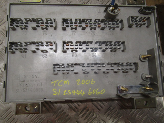 MAN TGA FUSEBOARD P/NO 81.25444.6060 - النظام الكهربائي - شاحنة: صور 3 MAN TGA FUSEBOARD P/NO 81.25444.6060 - النظام الكهربائي - شاحنة: صور 3