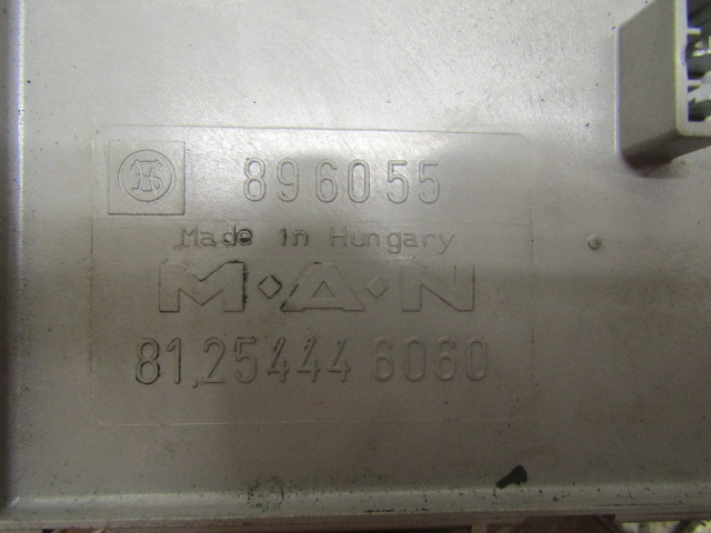 MAN TGA FUSEBOARD P/NO 81.25444.6060 - النظام الكهربائي - شاحنة: صور 2 MAN TGA FUSEBOARD P/NO 81.25444.6060 - النظام الكهربائي - شاحنة: صور 2
