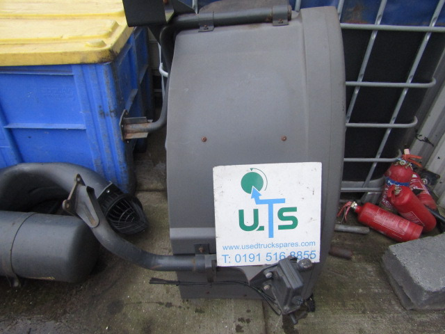 MERCEDES AXOR REAR CAB MUDGUARD & STAYS PASSENGER SIDE COMPLETE - هيكل السيارة الخارجية - شاحنة: صور 1 MERCEDES AXOR REAR CAB MUDGUARD & STAYS PASSENGER SIDE COMPLETE - هيكل السيارة الخارجية - شاحنة: صور 1