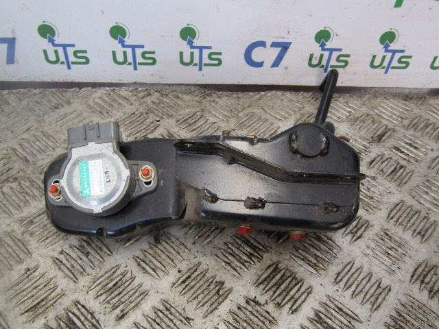 MITSUBISHI 3C11 / 3C13 THROTTLE PEDAL CONTROL UNIT P/NO MK386457 - الكابينة والداخلية - شاحنة: صور 2 MITSUBISHI 3C11 / 3C13 THROTTLE PEDAL CONTROL UNIT P/NO MK386457 - الكابينة والداخلية - شاحنة: صور 2