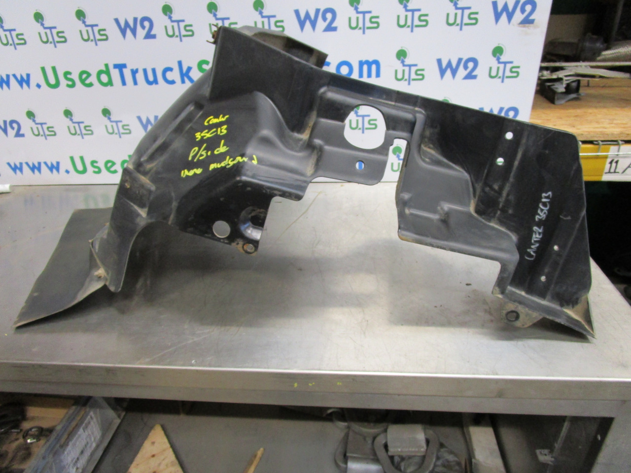 MITSUBISHI CANTER 35C INNER P/S MUDGUARD - الكابينة والداخلية - شاحنة: صور 1 MITSUBISHI CANTER 35C INNER P/S MUDGUARD - الكابينة والداخلية - شاحنة: صور 1
