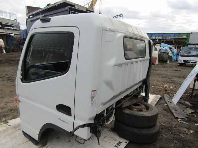 MITSUBISHI FUSO 7C 15/18 CAB (2014) - الكبائن - شاحنة: صور 5 MITSUBISHI FUSO 7C 15/18 CAB (2014) - الكبائن - شاحنة: صور 5