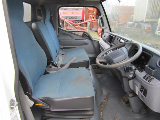 MITSUBISHI FUSO 7C 15/18 CAB (2014) - الكبائن - شاحنة: صور 4 MITSUBISHI FUSO 7C 15/18 CAB (2014) - الكبائن - شاحنة: صور 4