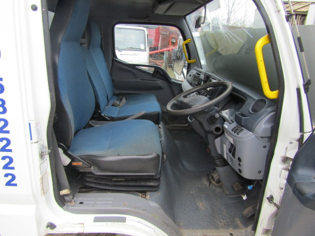 MITSUBISHI FUSO 7C15/18 CAB 2012 - الكبائن - شاحنة: صور 2 MITSUBISHI FUSO 7C15/18 CAB 2012 - الكبائن - شاحنة: صور 2