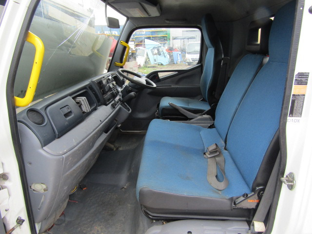 MITSUBISHI FUSO 7C15/18 CAB 2012 - الكبائن - شاحنة: صور 3 MITSUBISHI FUSO 7C15/18 CAB 2012 - الكبائن - شاحنة: صور 3