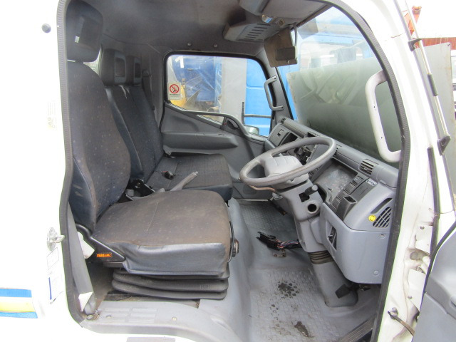 MITSUBISHI FUSO 7C15/18 CAB 2013 - الكبائن - شاحنة: صور 5 MITSUBISHI FUSO 7C15/18 CAB 2013 - الكبائن - شاحنة: صور 5