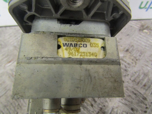 RENAULT PREMIUM DCI HAND BRAKE LEVER/VALVE WABCO P/NO 9617231340 - النظام الكهربائي - شاحنة: صور 2 RENAULT PREMIUM DCI HAND BRAKE LEVER/VALVE WABCO P/NO 9617231340 - النظام الكهربائي - شاحنة: صور 2