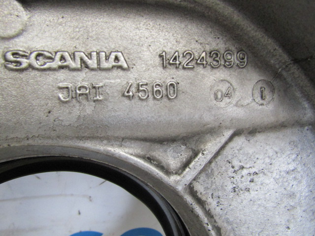 SCANIA 144/164 V8 FRONT CRANK CASE COVER P/NO 1424399 - المحرك و قطع الغيار - شاحنة: صور 2 SCANIA 144/164 V8 FRONT CRANK CASE COVER P/NO 1424399 - المحرك و قطع الغيار - شاحنة: صور 2