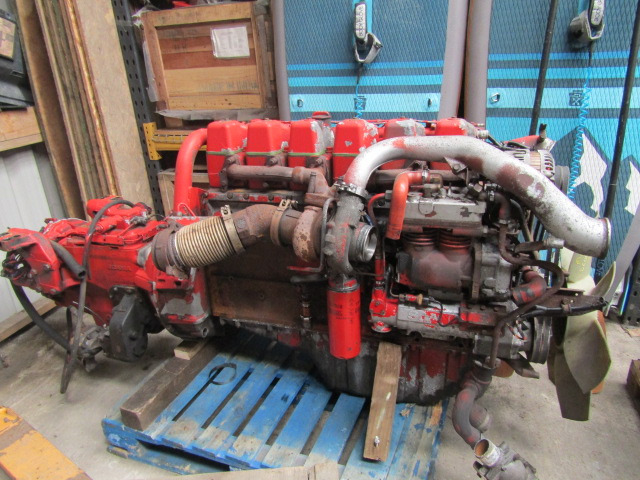 SCANIA P94 260 ENGINE & GEARBOX TYPE DSC9-12 COMPLETE WITH MANUAL PUMP - علبة التروس - شاحنة: صور 1 SCANIA P94 260 ENGINE & GEARBOX TYPE DSC9-12 COMPLETE WITH MANUAL PUMP - علبة التروس - شاحنة: صور 1