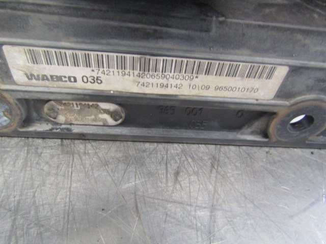 VOLVO FE BRAKE AND CLUTCH PEDAL BOX WABCO P/NO 7421194142 - أجزاء الفرامل - شاحنة: صور 2 VOLVO FE BRAKE AND CLUTCH PEDAL BOX WABCO P/NO 7421194142 - أجزاء الفرامل - شاحنة: صور 2