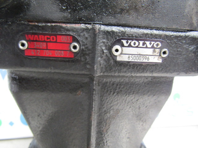 VOLVO FH D12D COMPRESSOR ‘WABCO’ P/NO’S 85000396/412 704 008 7 - المحرك و قطع الغيار - شاحنة: صور 3 VOLVO FH D12D COMPRESSOR ‘WABCO’ P/NO’S 85000396/412 704 008 7 - المحرك و قطع الغيار - شاحنة: صور 3