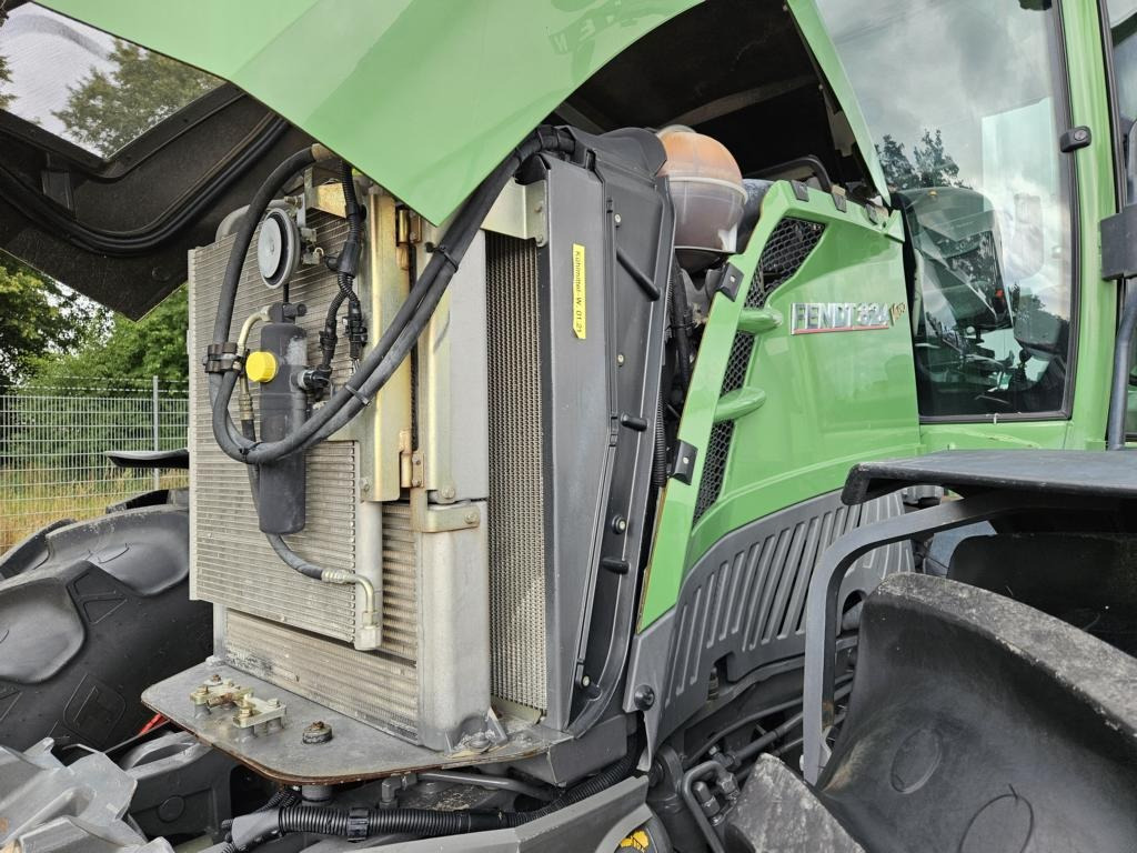 Fendt 824 Vario ProfiPlus - جرار: صور 4 Fendt 824 Vario ProfiPlus - جرار: صور 4