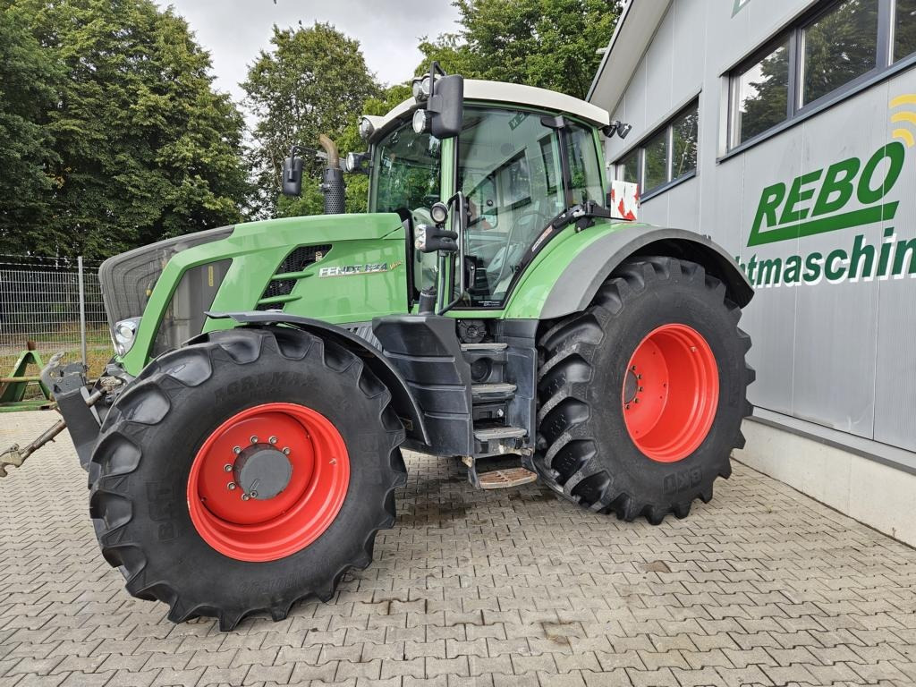 Fendt 824 Vario ProfiPlus - جرار: صور 1 Fendt 824 Vario ProfiPlus - جرار: صور 1