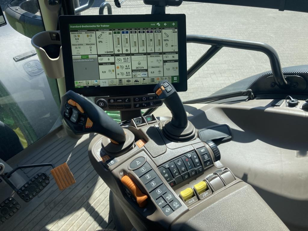 John Deere 6R215 - جرار: صور 4 John Deere 6R215 - جرار: صور 4