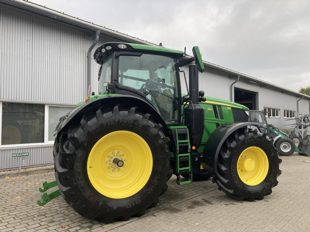 John Deere 6R250 - جرار: صور 2 John Deere 6R250 - جرار: صور 2