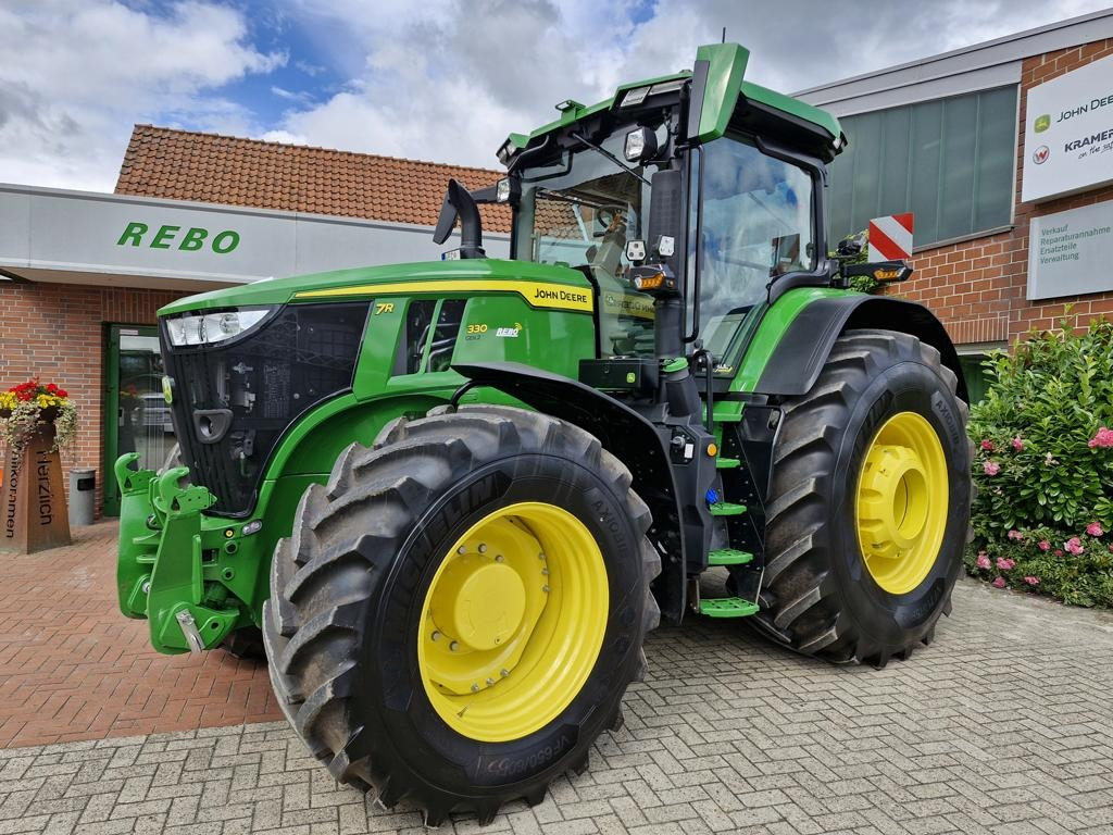 John Deere 7R330 - جرار: صور 1 John Deere 7R330 - جرار: صور 1