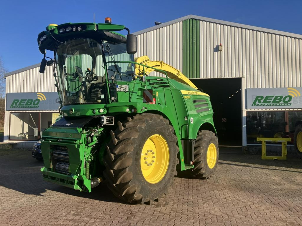 John Deere 8600 FELDHÄCKSLER - آلة حصاد: صور 1 John Deere 8600 FELDHÄCKSLER - آلة حصاد: صور 1