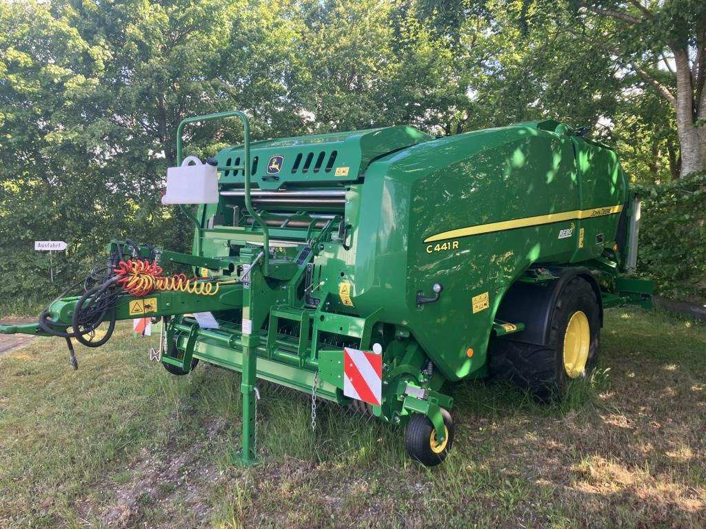 John Deere C441R - معدات القش: صور 1 John Deere C441R - معدات القش: صور 1