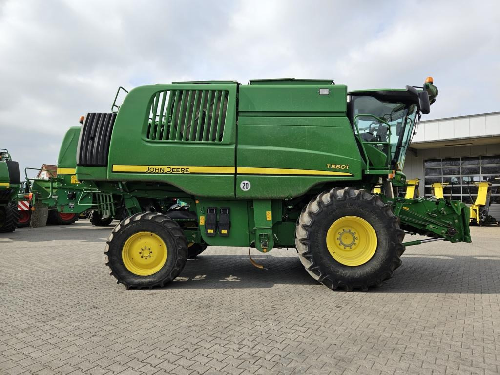 John Deere T560I - حصادة شاملة: صور 1 John Deere T560I - حصادة شاملة: صور 1