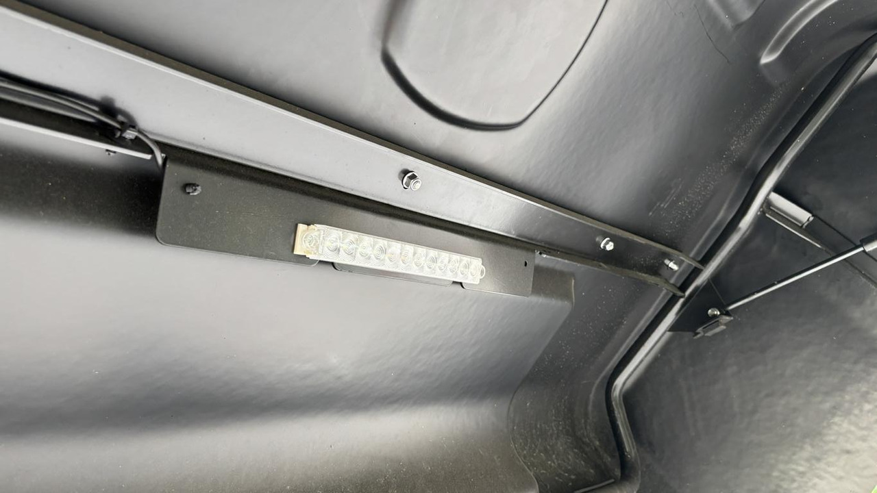 John Deere V461M - PAKET FÜR RUNDBALLENPR - معدة تغليف البالات: صور 5 John Deere V461M - PAKET FÜR RUNDBALLENPR - معدة تغليف البالات: صور 5