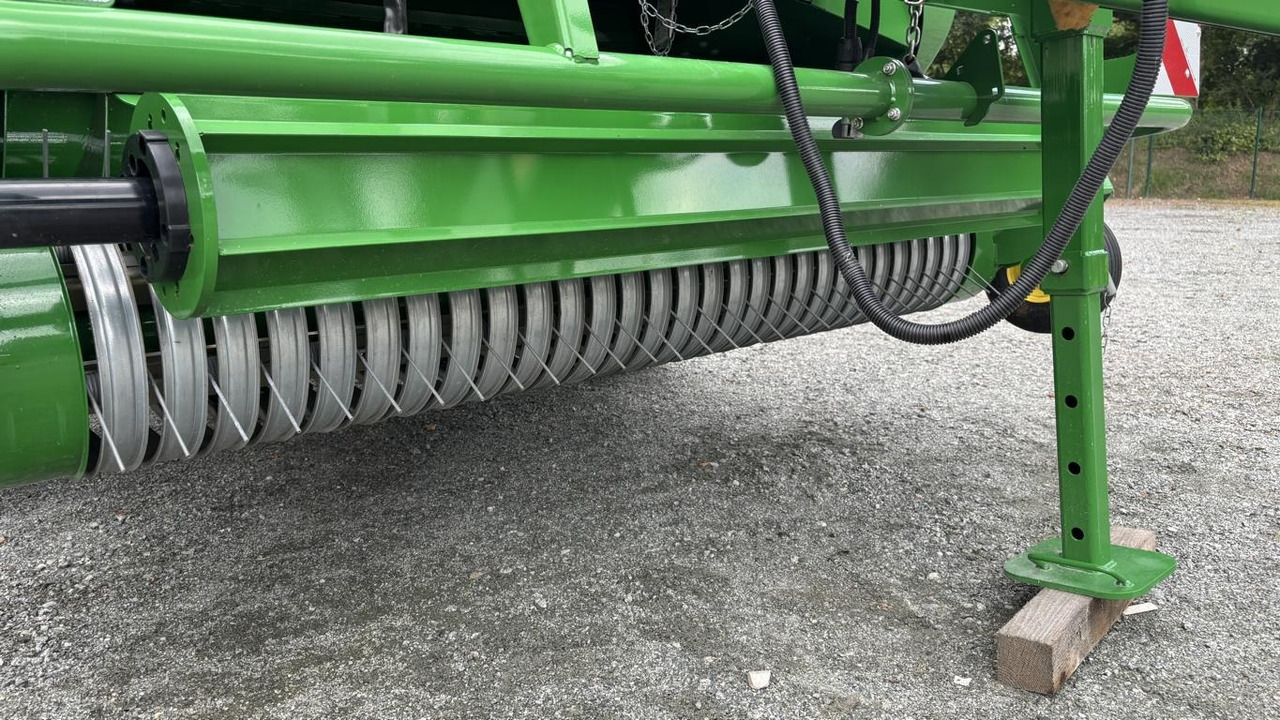 John Deere V461M - PAKET FÜR RUNDBALLENPR - معدة تغليف البالات: صور 3 John Deere V461M - PAKET FÜR RUNDBALLENPR - معدة تغليف البالات: صور 3