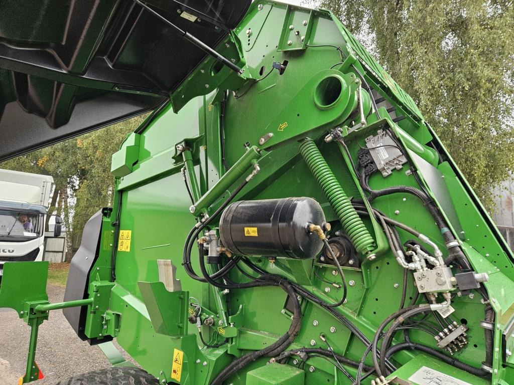 John Deere V461M - PAKET FÜR RUNDBALLENPR - معدة تغليف البالات: صور 2 John Deere V461M - PAKET FÜR RUNDBALLENPR - معدة تغليف البالات: صور 2
