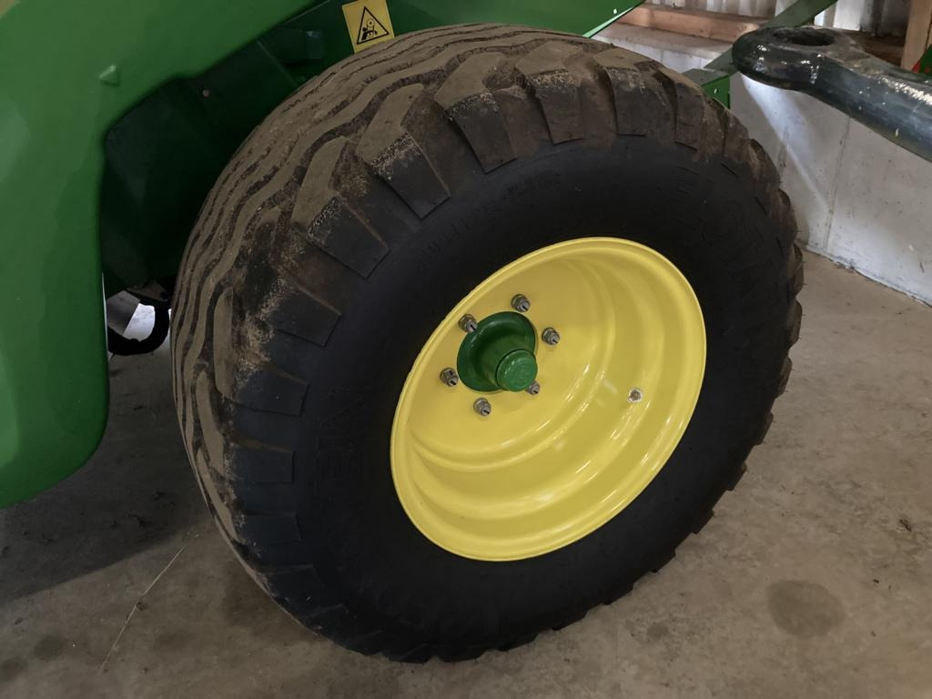 John Deere V461M - معدة تغليف البالات: صور 5 John Deere V461M - معدة تغليف البالات: صور 5