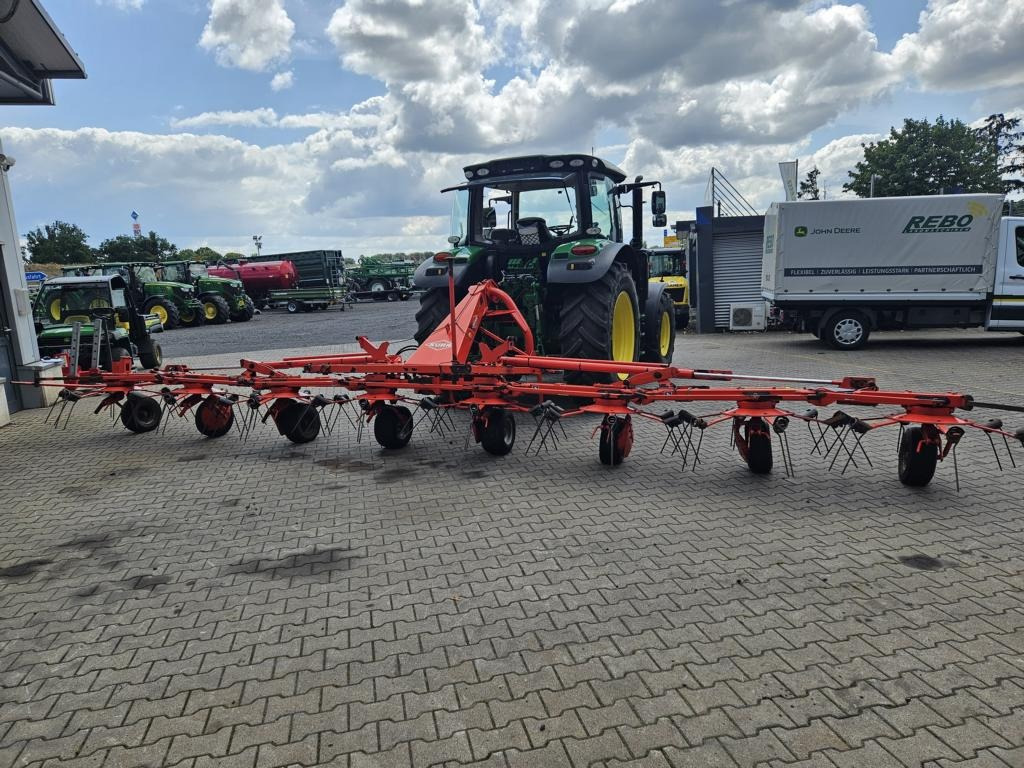 Kuhn GF 8702 - لمّامَة القش: صور 1 Kuhn GF 8702 - لمّامَة القش: صور 1