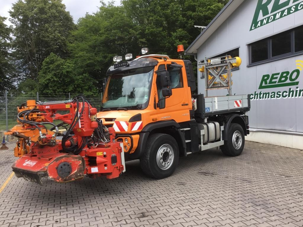 Mercedes-Benz UNIMOG U 527 - سيارة بلدية: صور 1 Mercedes-Benz UNIMOG U 527 - سيارة بلدية: صور 1