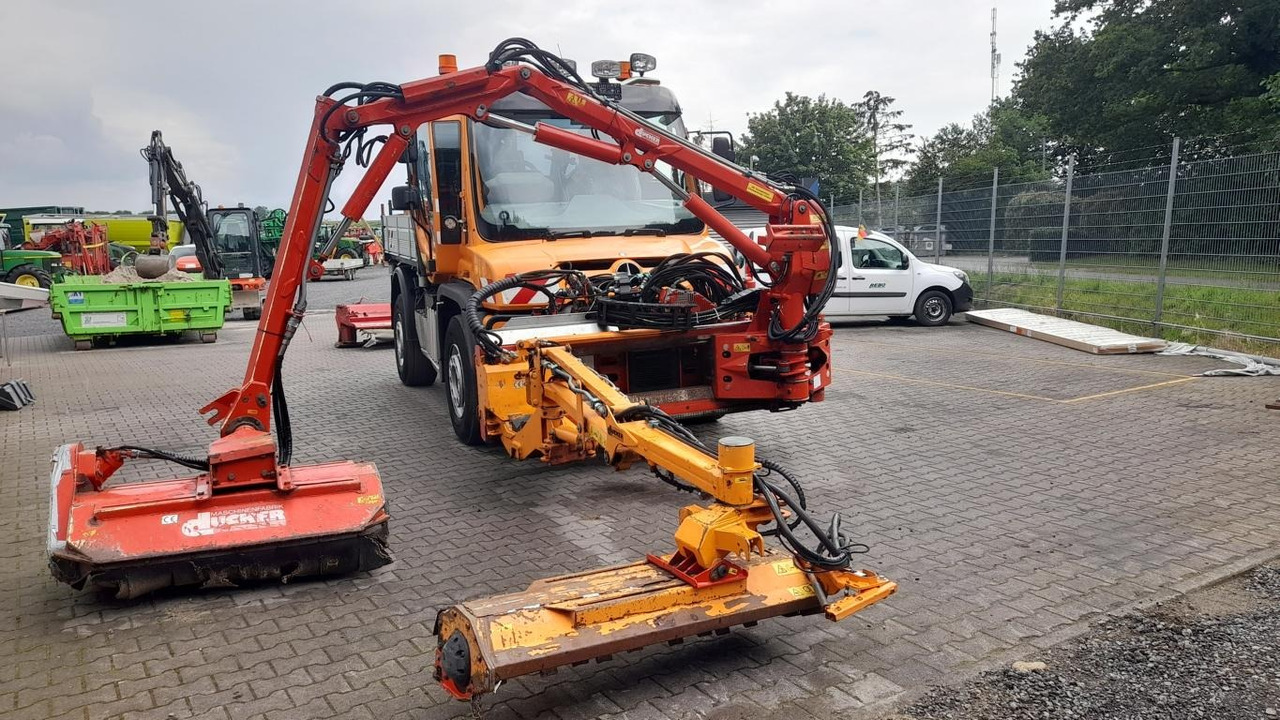 Mercedes-Benz UNIMOG U 527 - سيارة بلدية: صور 4 Mercedes-Benz UNIMOG U 527 - سيارة بلدية: صور 4