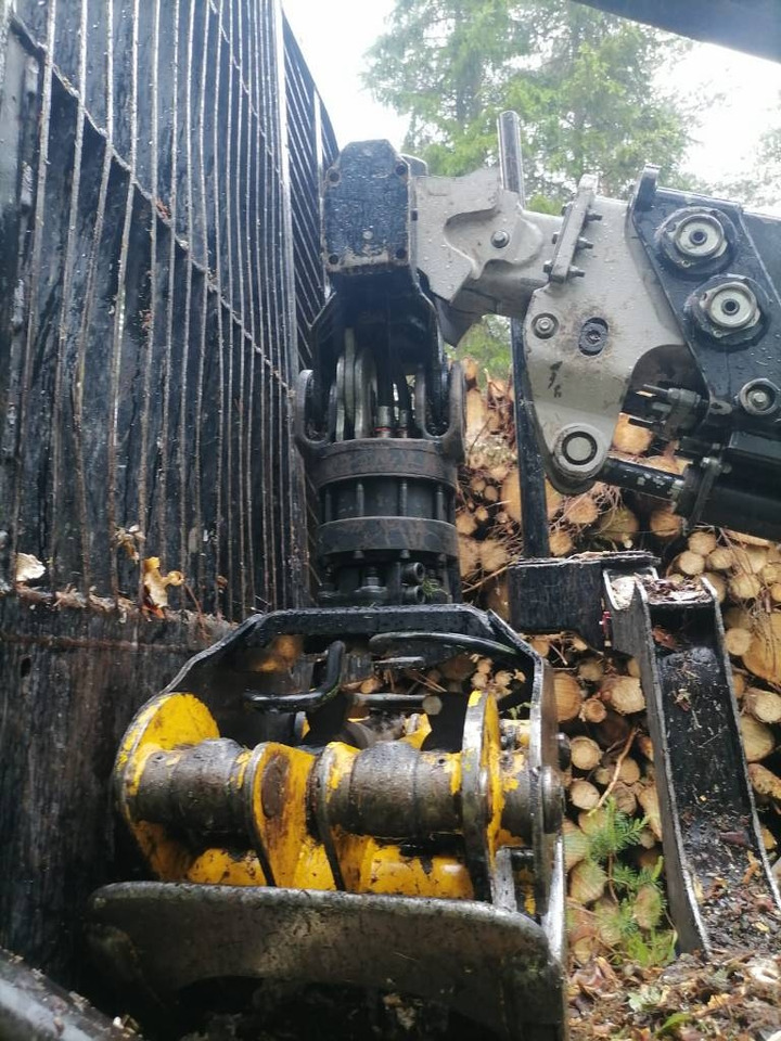 Komatsu 845 - شاحنات نقل الأخشاب في الغابات: صور 3 Komatsu 845 - شاحنات نقل الأخشاب في الغابات: صور 3