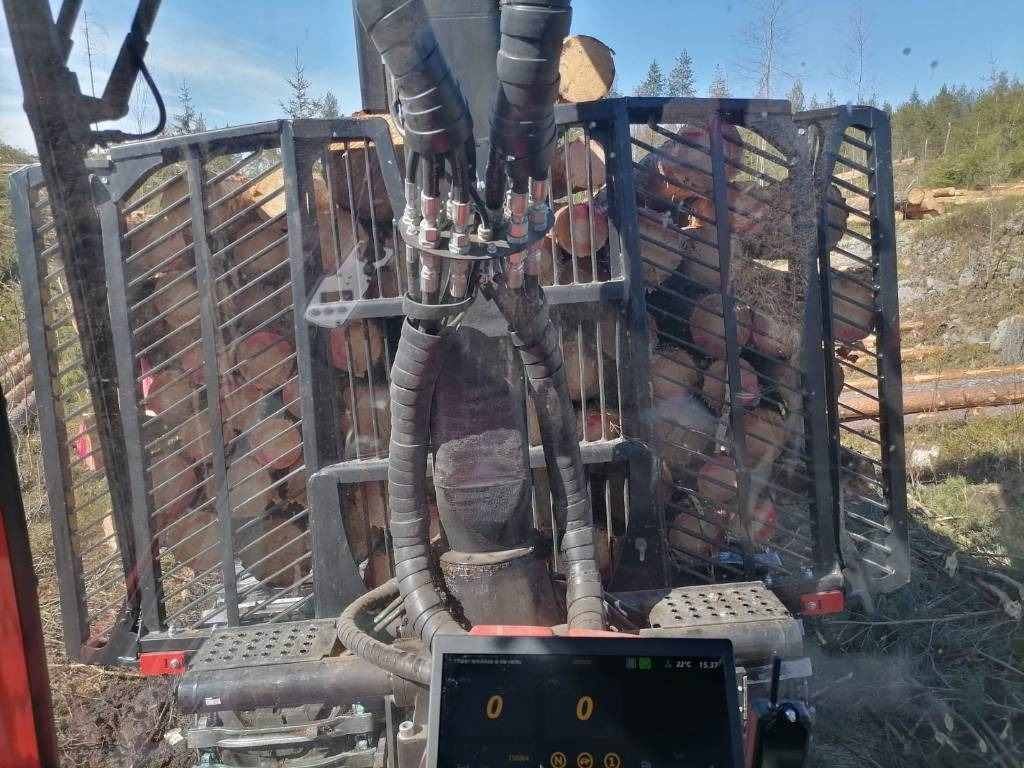 Komatsu 845 - شاحنات نقل الأخشاب في الغابات: صور 3 Komatsu 845 - شاحنات نقل الأخشاب في الغابات: صور 3