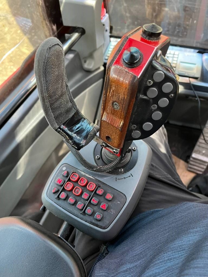 Komatsu 901  - الحصادات: صور 3 Komatsu 901  - الحصادات: صور 3