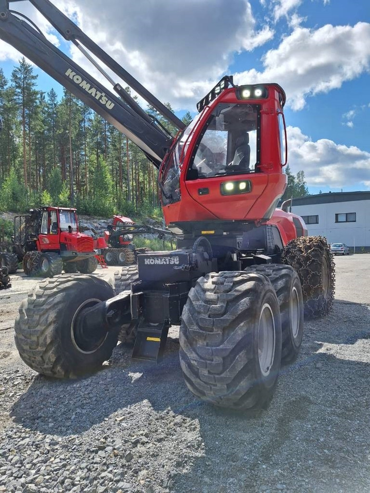 Komatsu 931 - الحصادات: صور 1 Komatsu 931 - الحصادات: صور 1