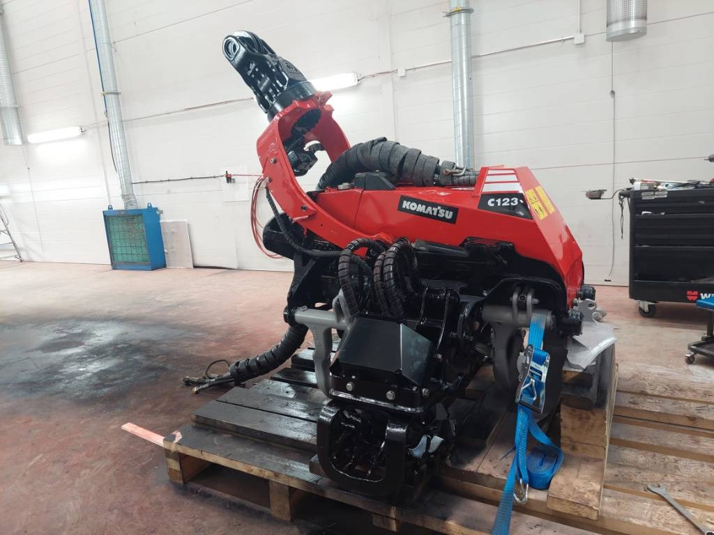 Komatsu C123 - رؤوس حصادات: صور 3 Komatsu C123 - رؤوس حصادات: صور 3