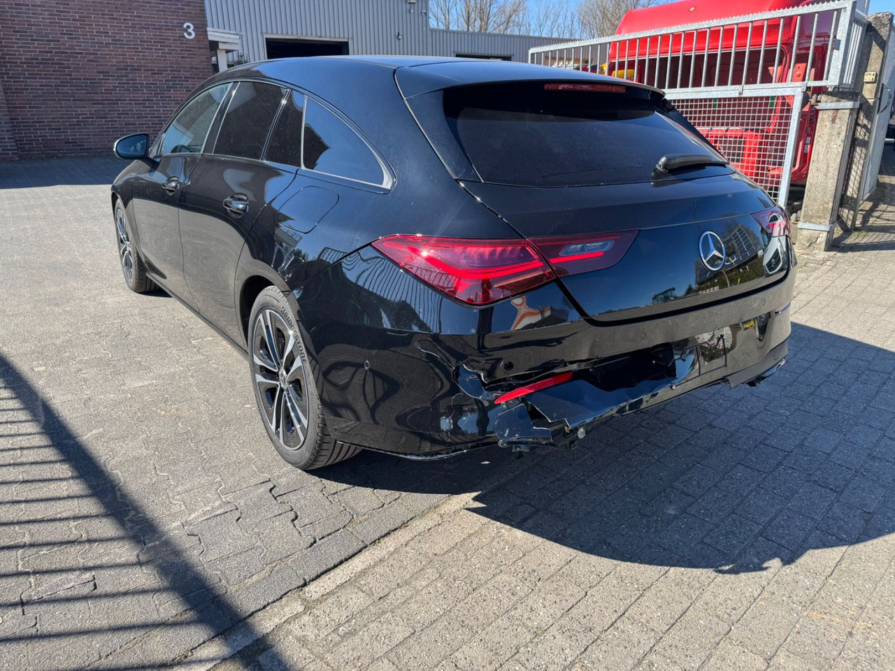 Mercedes-Benz CLA 180 Shooting Brake AUT / LED / CAMERA / NAVI - سيارة: صور 4 Mercedes-Benz CLA 180 Shooting Brake AUT / LED / CAMERA / NAVI - سيارة: صور 4